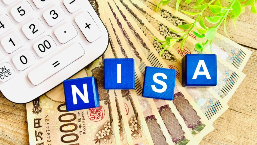新NISA制度を活用して積立投資を行う様子を描いたイメージ。